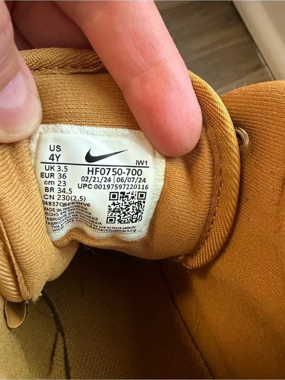 Nike Kids Tan/Gold Mid-Top Outdoor Boots